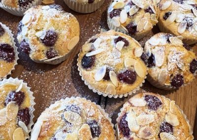 Muffins mit Kirschen